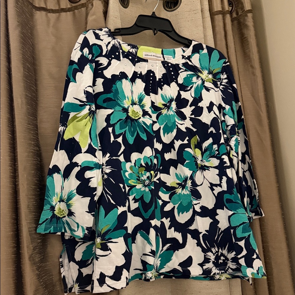 Alfred Dunner Teal, Navy & White Floral Embellished Top - Picture 4 of 6